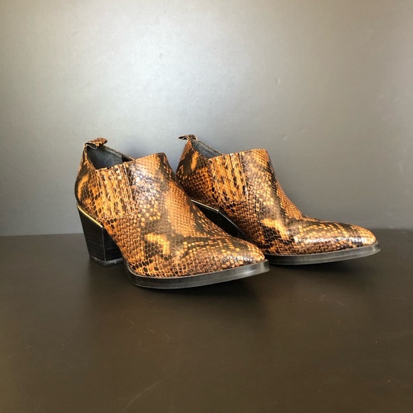 Bleecker & Bond Shoes - Bleecker & Bond Snakeskin Bootie Women’s Size 8M Brown‎ Ankle Western Cowgirl